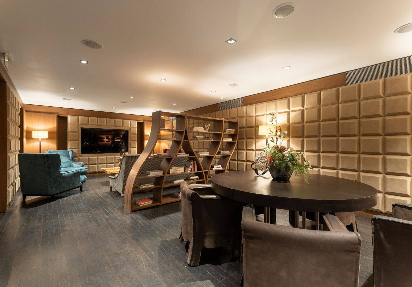 The library at Emblematic Lounge